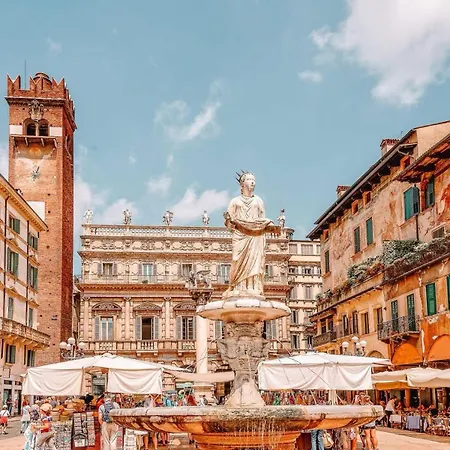 Residenza Piazza Erbe דירה *