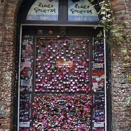 アパート Residenza Piazza Erbe ヴェローナ